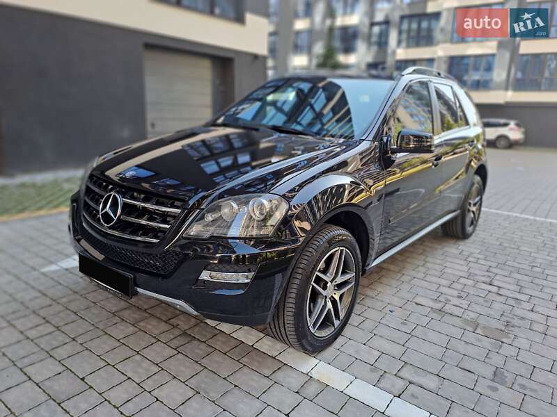 Позашляховик / Кросовер Mercedes-Benz M-Class 2011 в Івано-Франківську