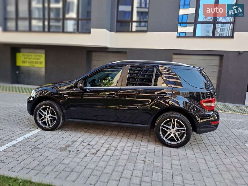 Позашляховик / Кросовер Mercedes-Benz M-Class 2011 в Івано-Франківську