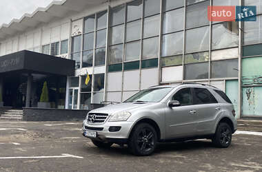 Позашляховик / Кросовер Mercedes-Benz M-Class 2005 в 