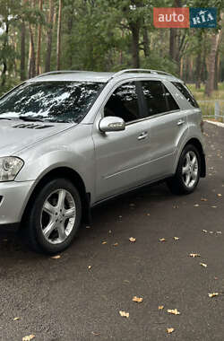 Позашляховик / Кросовер Mercedes-Benz M-Class 2006 в 