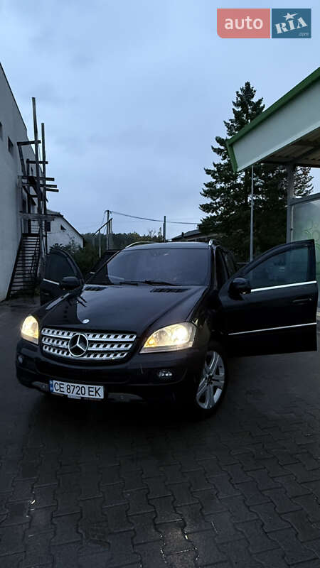 Внедорожник / Кроссовер Mercedes-Benz M-Class 2010 в Черновцах
