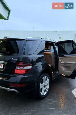 Внедорожник / Кроссовер Mercedes-Benz M-Class 2010 в Черновцах