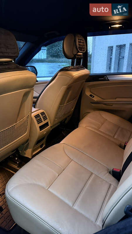 Внедорожник / Кроссовер Mercedes-Benz M-Class 2010 в Черновцах