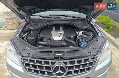 Позашляховик / Кросовер Mercedes-Benz M-Class 2015 в 