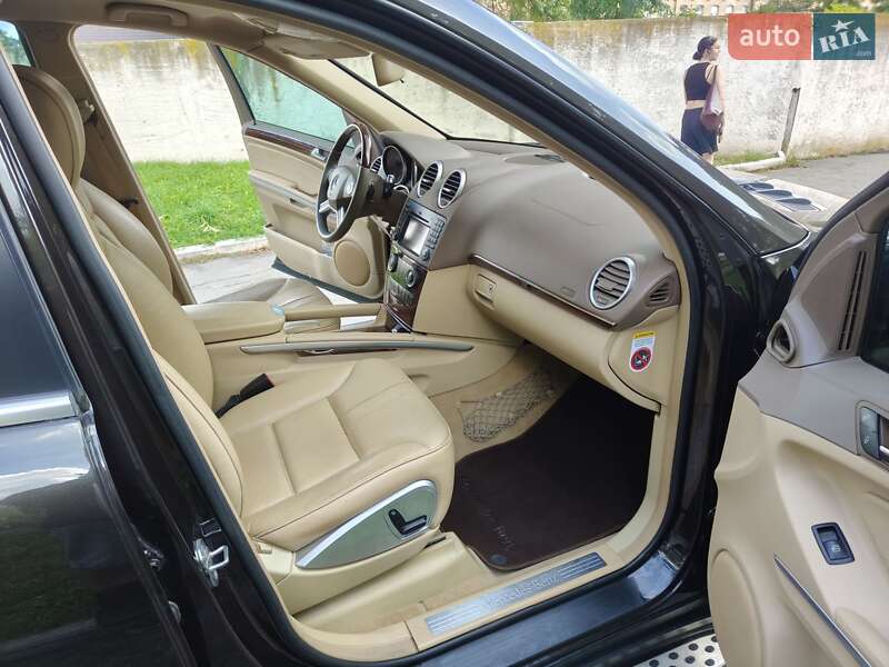 Внедорожник / Кроссовер Mercedes-Benz M-Class 2011 в Остроге
