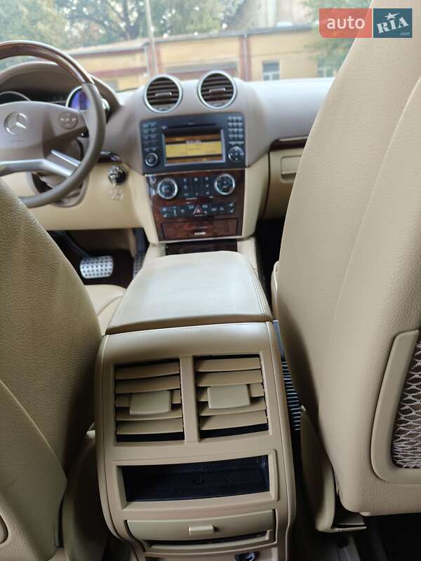 Внедорожник / Кроссовер Mercedes-Benz M-Class 2011 в Остроге
