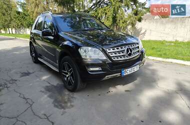 Позашляховик / Кросовер Mercedes-Benz M-Class 2011 в 