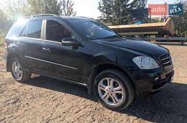 Внедорожник / Кроссовер Mercedes-Benz M-Class 2005 в 