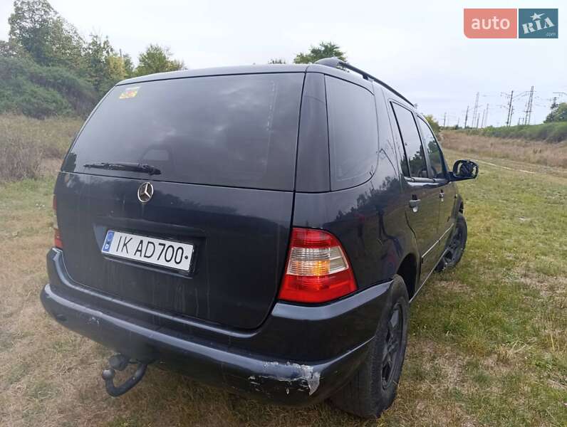 Позашляховик / Кросовер Mercedes-Benz M-Class 2001 в Смілі