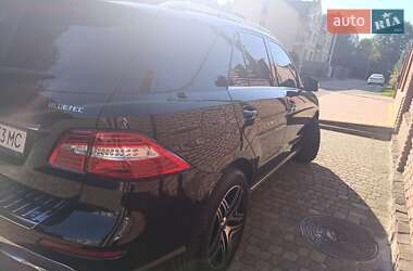 Позашляховик / Кросовер Mercedes-Benz M-Class 2013 в 