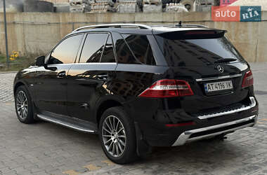 Позашляховик / Кросовер Mercedes-Benz M-Class 2011 в 