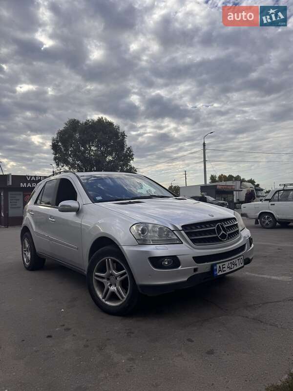 Mercedes-Benz M-Class 2005
