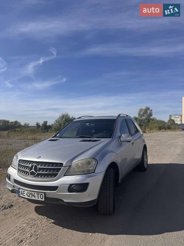 Позашляховик / Кросовер Mercedes-Benz M-Class 2005 в Дніпрі