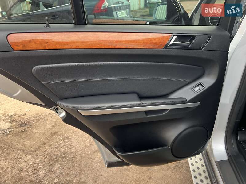 Позашляховик / Кросовер Mercedes-Benz M-Class 2008 в Прилуках