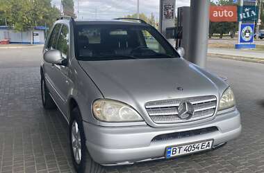 Внедорожник / Кроссовер Mercedes-Benz M-Class 2000 в 