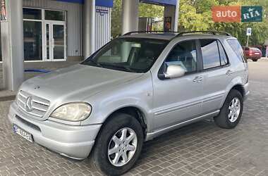 Внедорожник / Кроссовер Mercedes-Benz M-Class 2000 в 