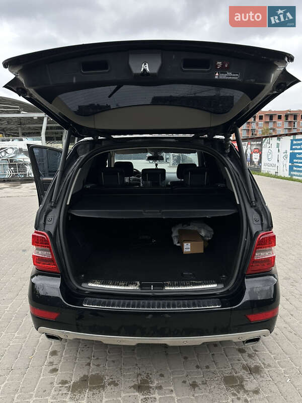 Позашляховик / Кросовер Mercedes-Benz M-Class 2010 в Києві