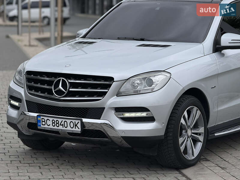 Внедорожник / Кроссовер Mercedes-Benz M-Class 2011 в Ужгороде фото 3 Внедорожник / Кроссовер Mercedes-Benz M-Class 2011 в Ужгороде