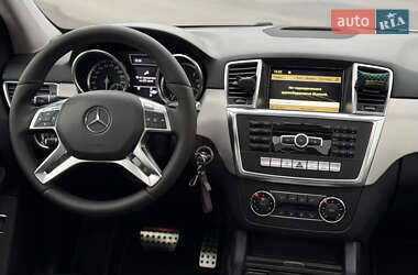 Позашляховик / Кросовер Mercedes-Benz M-Class 2011 в 