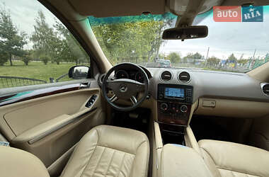 Позашляховик / Кросовер Mercedes-Benz M-Class 2005 в 
