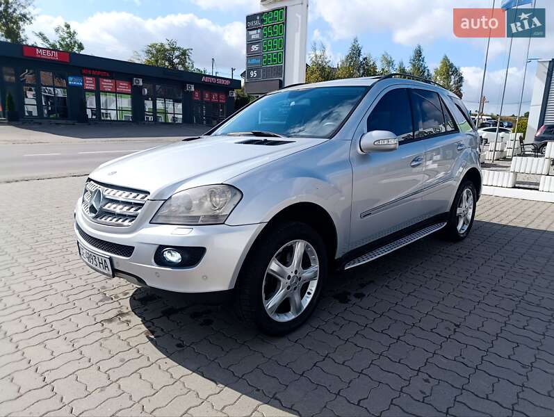Позашляховик / Кросовер Mercedes-Benz M-Class 2005 в Чернівцях