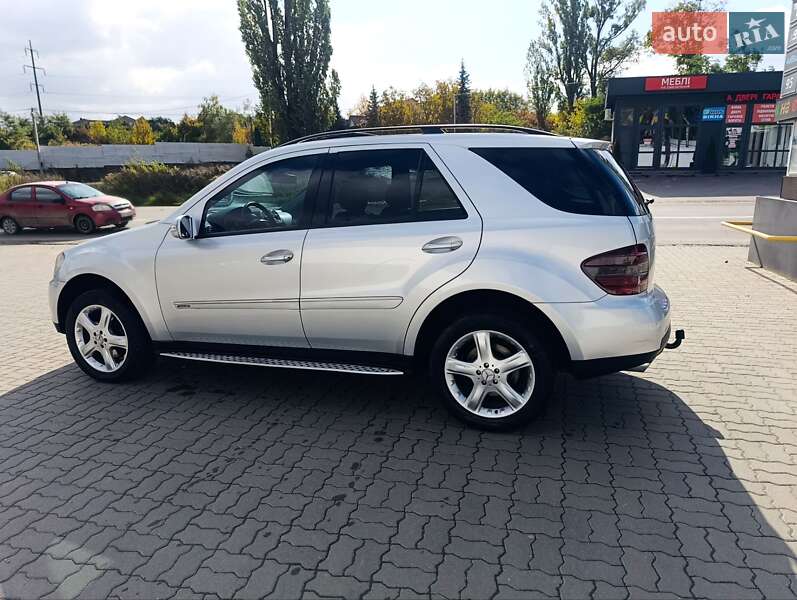 Позашляховик / Кросовер Mercedes-Benz M-Class 2005 в Чернівцях