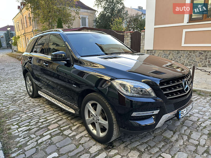 Mercedes-Benz M-Class 2012 Mercedes-Benz M-Class 2012