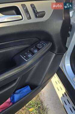 Внедорожник / Кроссовер Mercedes-Benz M-Class 2012 в 