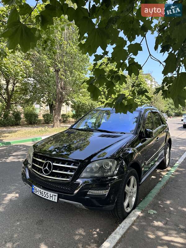 Внедорожник / Кроссовер Mercedes-Benz M-Class 2011 в Ровно