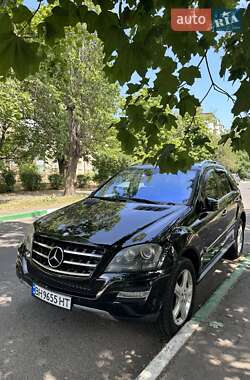 Позашляховик / Кросовер Mercedes-Benz M-Class 2011 в 