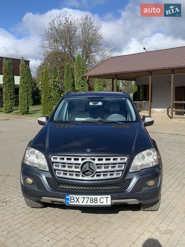 Внедорожник / Кроссовер Mercedes-Benz M-Class 2010 в Хмельницком