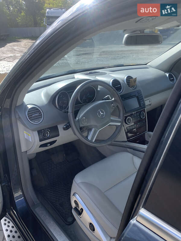 Внедорожник / Кроссовер Mercedes-Benz M-Class 2010 в Хмельницком