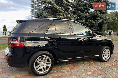 Позашляховик / Кросовер Mercedes-Benz M-Class 2013 в 