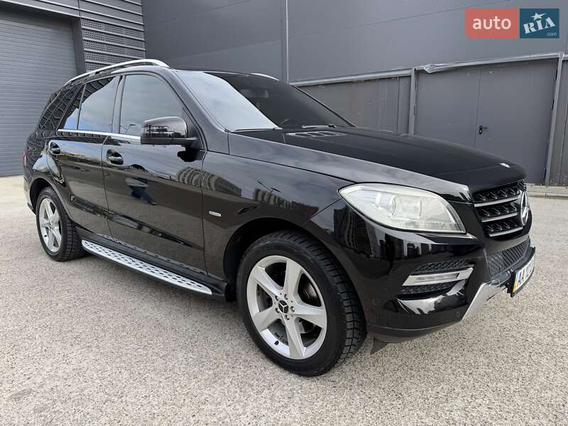 Внедорожник / Кроссовер Mercedes-Benz M-Class 2011 в Киеве