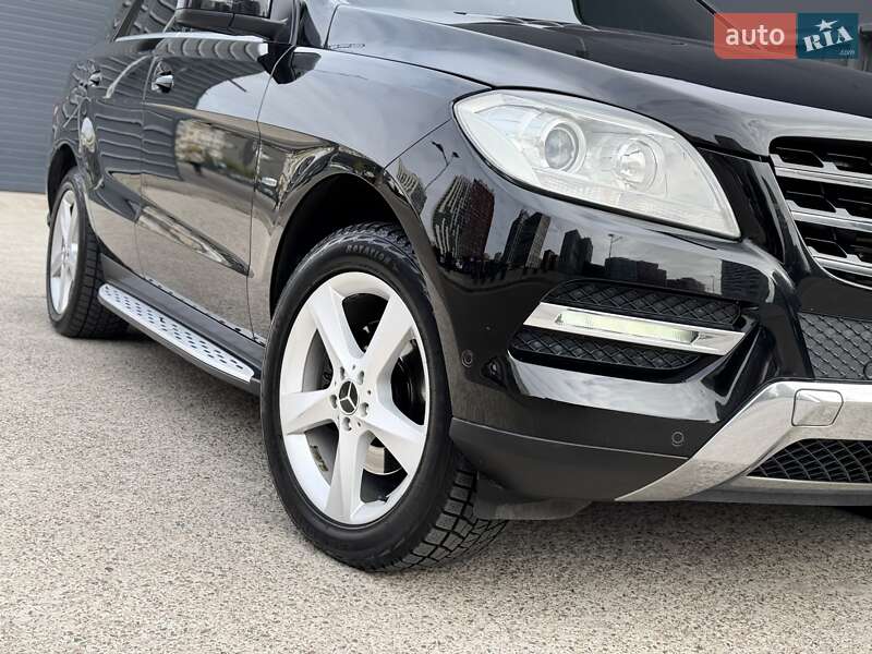 Внедорожник / Кроссовер Mercedes-Benz M-Class 2011 в Киеве