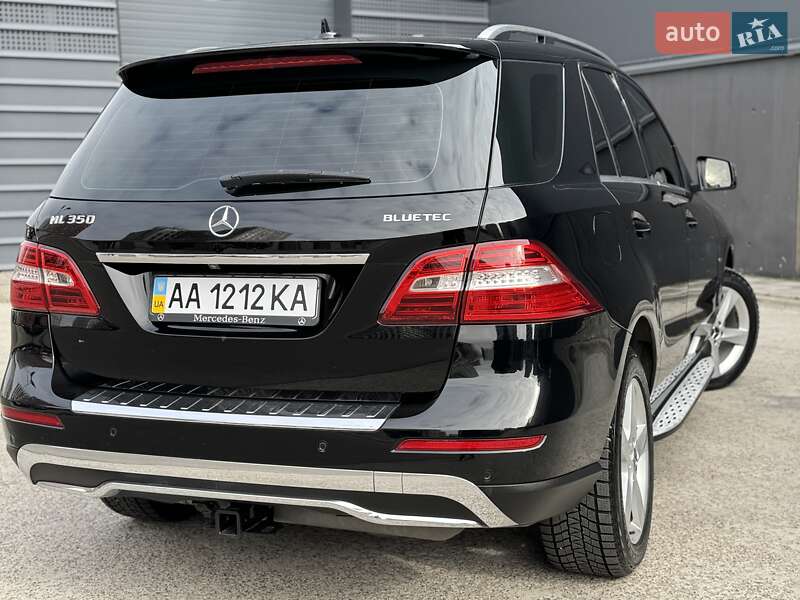 Внедорожник / Кроссовер Mercedes-Benz M-Class 2011 в Киеве