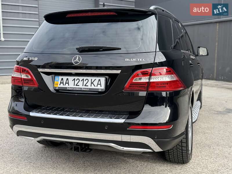 Внедорожник / Кроссовер Mercedes-Benz M-Class 2011 в Киеве