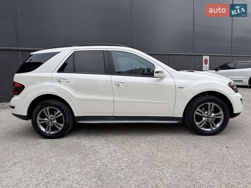 Позашляховик / Кросовер Mercedes-Benz M-Class 2010 в Києві
