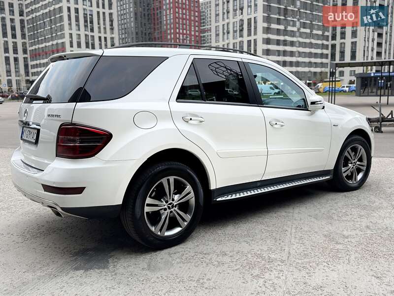 Позашляховик / Кросовер Mercedes-Benz M-Class 2010 в Києві