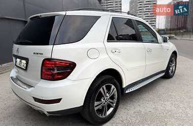 Внедорожник / Кроссовер Mercedes-Benz M-Class 2010 в 
