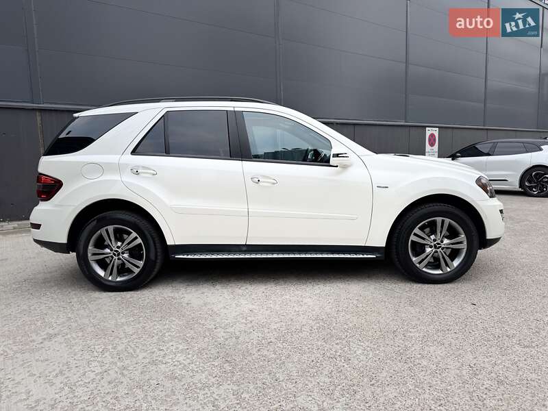 Позашляховик / Кросовер Mercedes-Benz M-Class 2010 в Києві