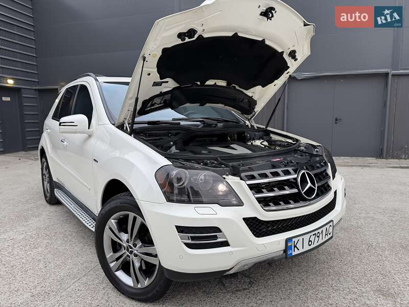 Позашляховик / Кросовер Mercedes-Benz M-Class 2010 в Києві