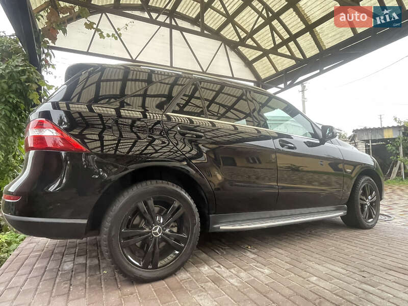 Внедорожник / Кроссовер Mercedes-Benz M-Class 2011 в Киеве