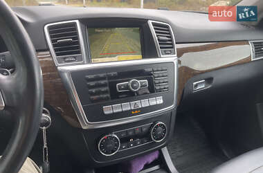 Внедорожник / Кроссовер Mercedes-Benz M-Class 2011 в 