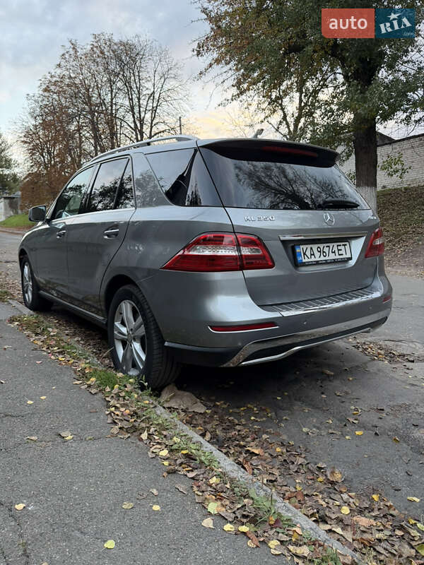 Внедорожник / Кроссовер Mercedes-Benz M-Class 2013 в Киеве