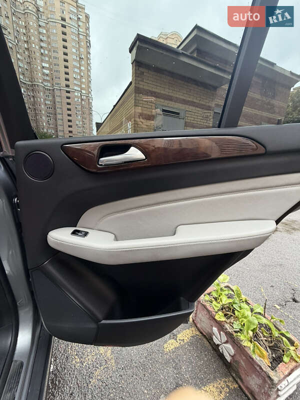 Внедорожник / Кроссовер Mercedes-Benz M-Class 2013 в Киеве