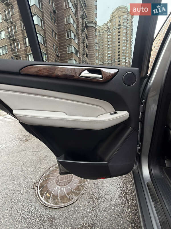 Внедорожник / Кроссовер Mercedes-Benz M-Class 2013 в Киеве