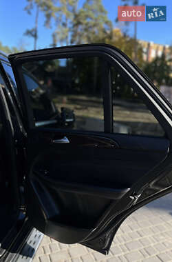 Позашляховик / Кросовер Mercedes-Benz M-Class 2011 в 