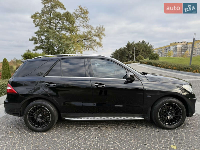 Позашляховик / Кросовер Mercedes-Benz M-Class 2011 в Дніпрі