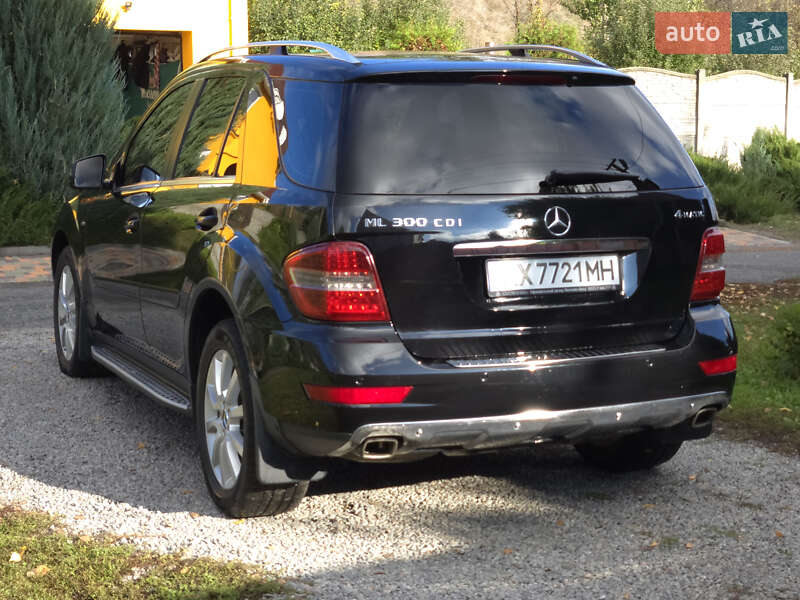 Позашляховик / Кросовер Mercedes-Benz M-Class 2010 в Харкові